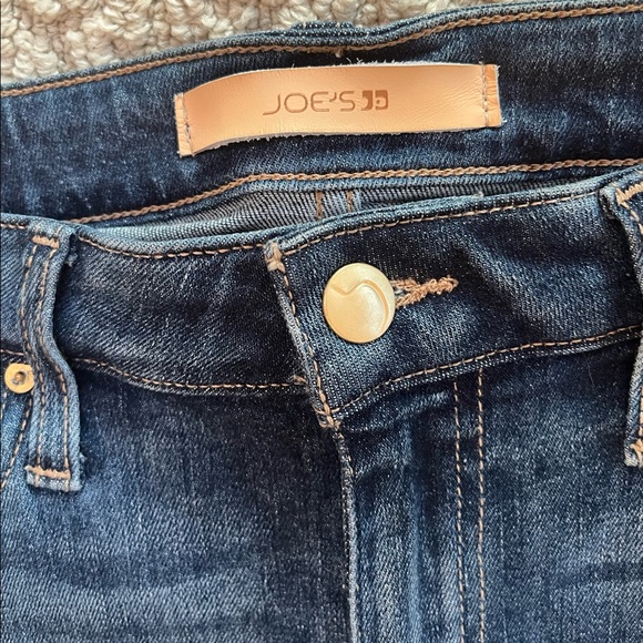 Practically new - Joe’s Jeans with Daisy Embroidery - Picture 4 of 5